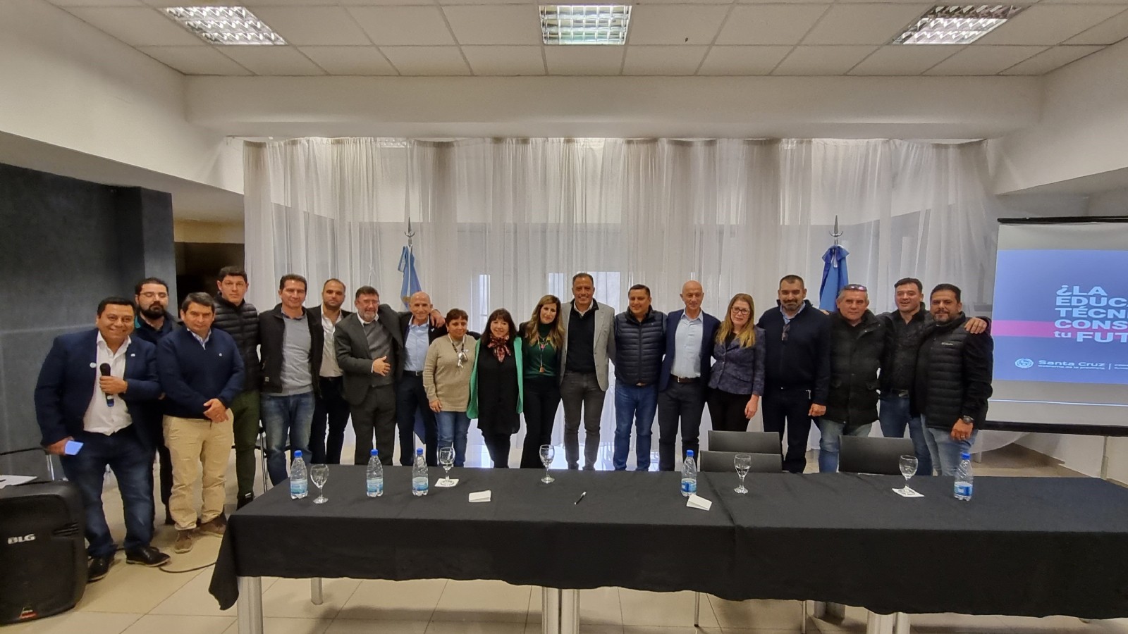 Llugdar presentó la Escuela Técnica Austral en Caleta Olivia